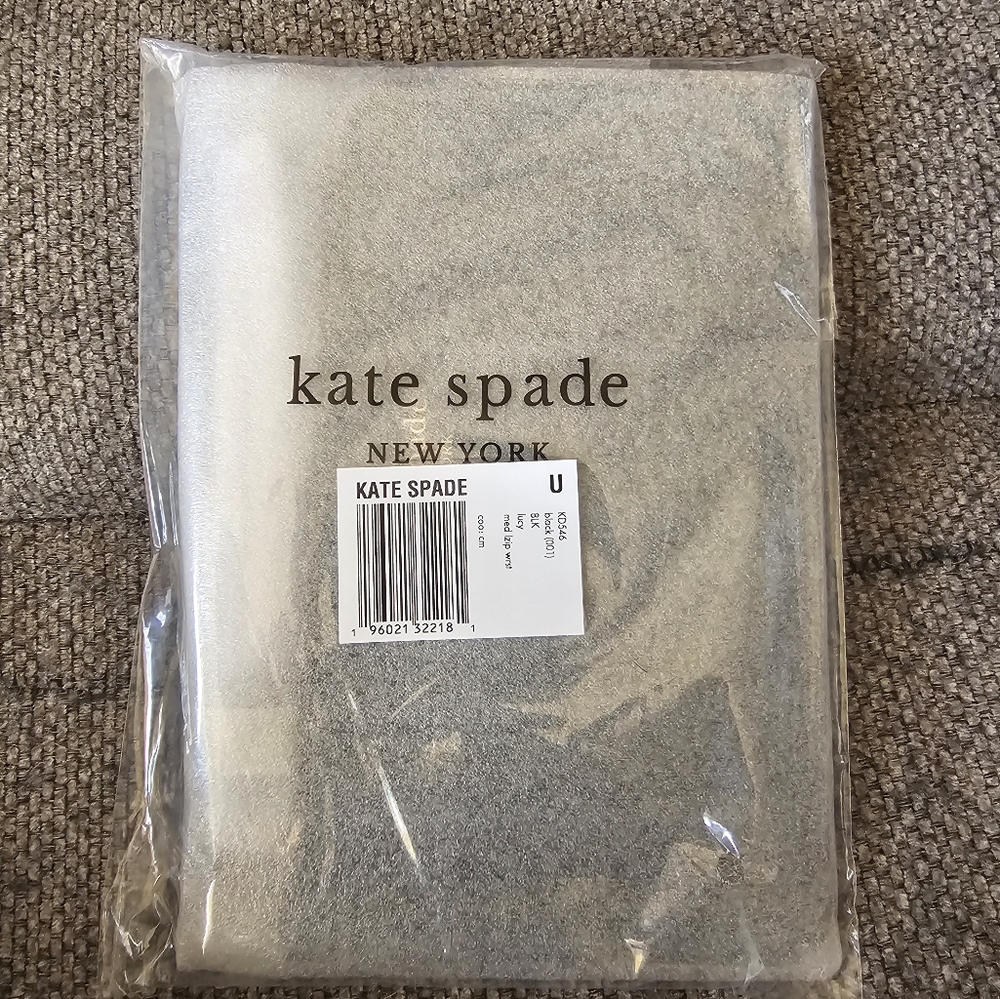 NWT- Kate Spade Lucy Medium L-Zip Wristlet in Black KD546